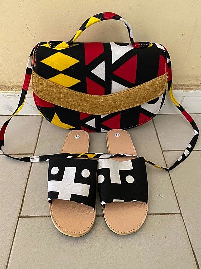 SACS À MAIN AVEC CHAUSSURES 